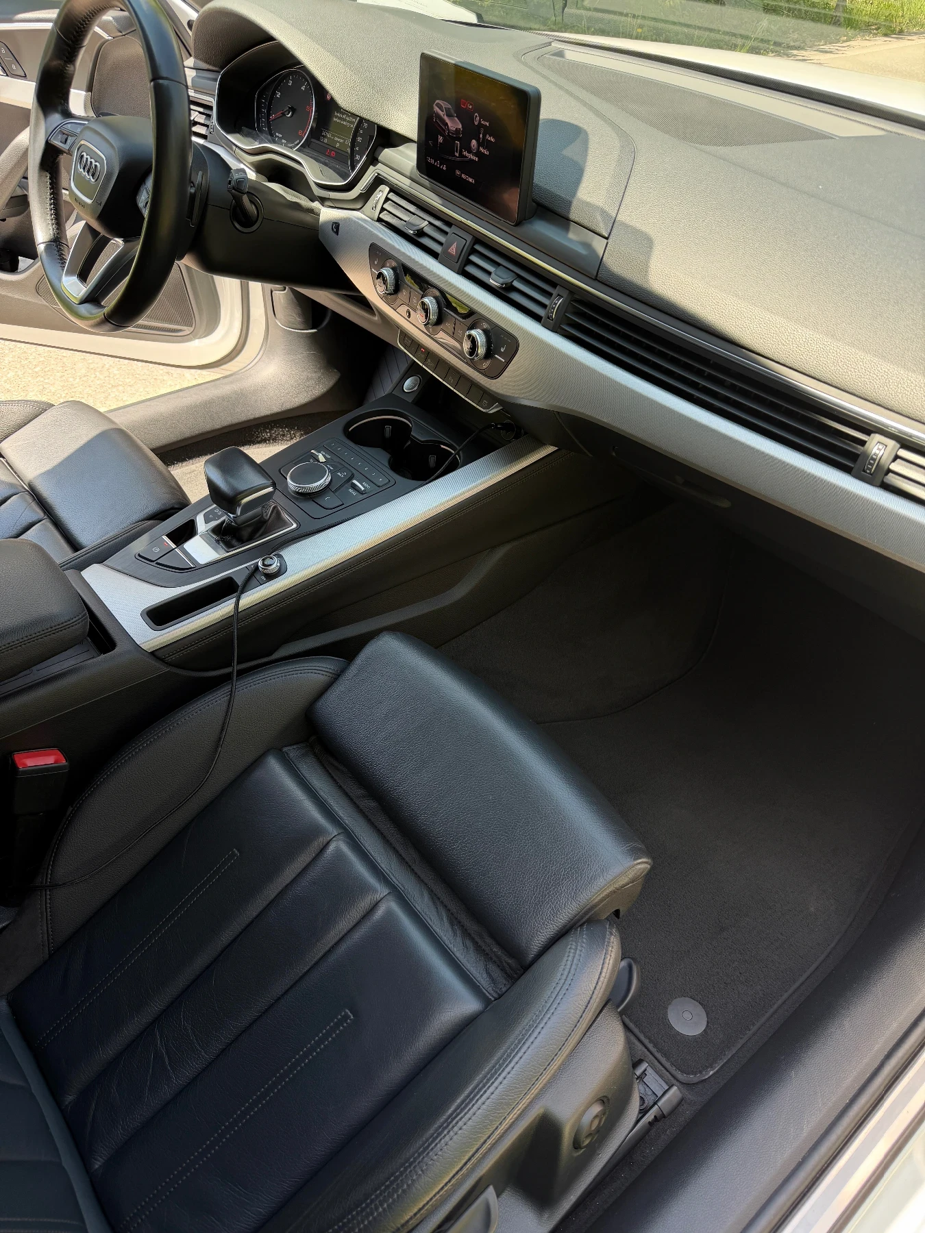 Audi A4 2.0TDI, снимка 8 - Автомобили и джипове - 54439916