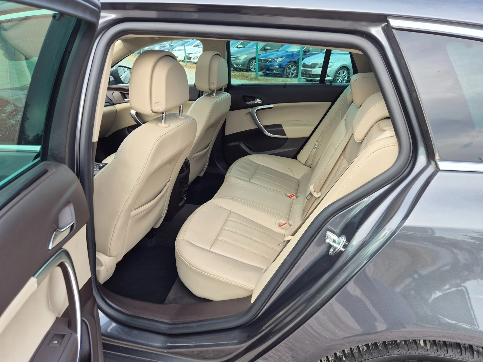 Opel Insignia 2.0CDTI Автомат, снимка 11 - Автомобили и джипове - 54514132