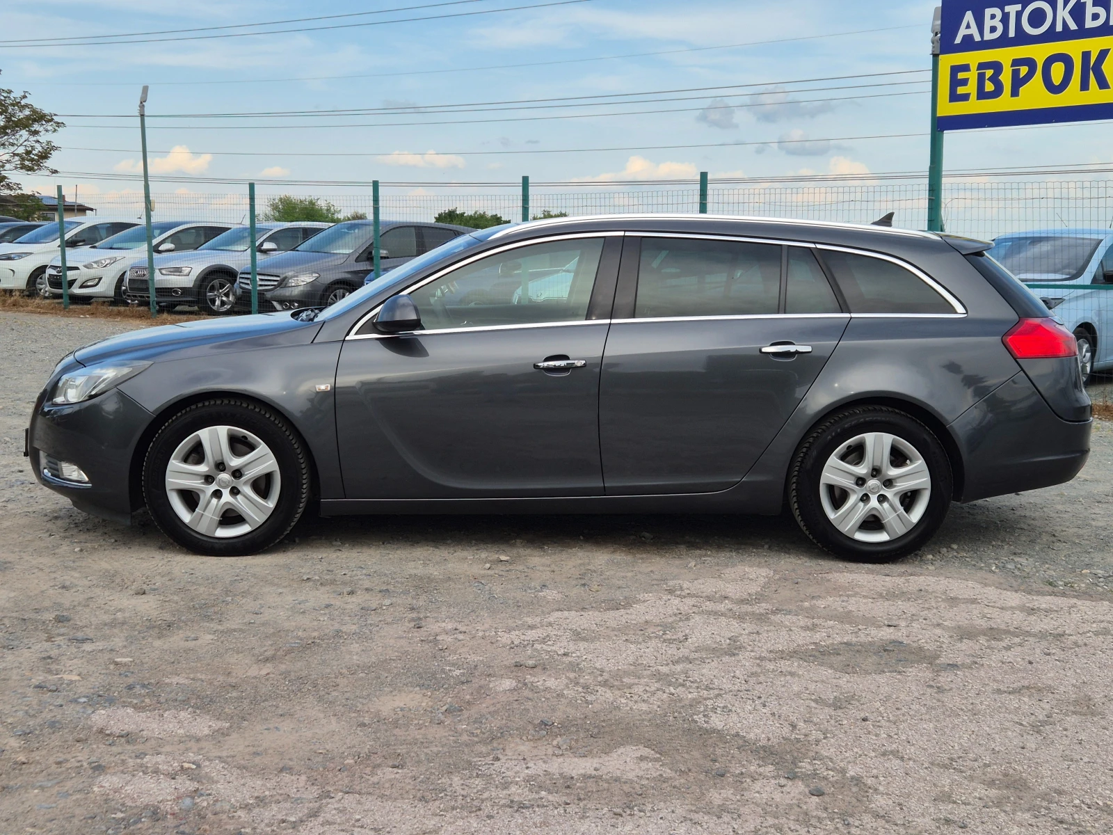 Opel Insignia 2.0CDTI Автомат, снимка 2 - Автомобили и джипове - 54514132