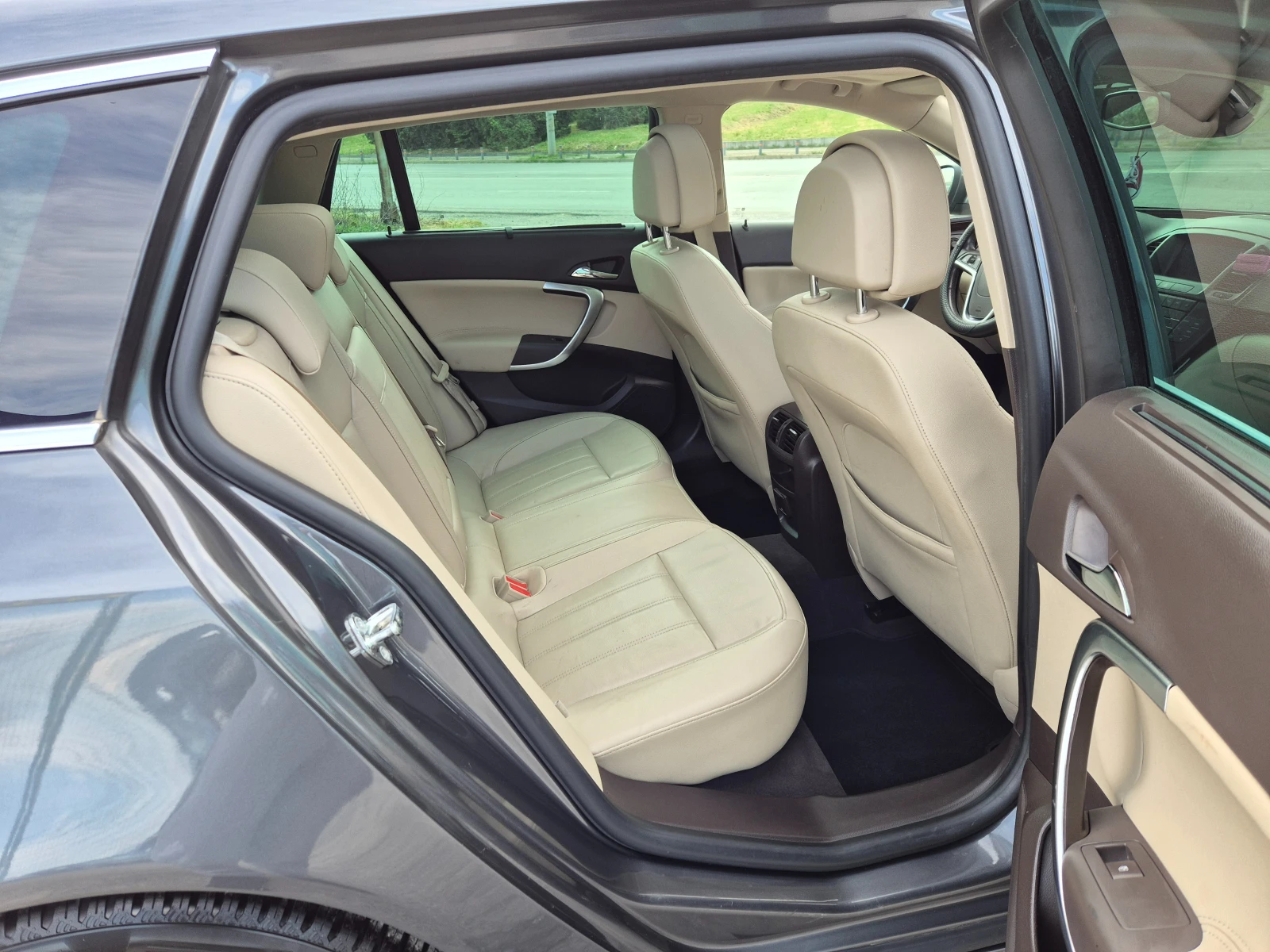 Opel Insignia 2.0CDTI Автомат, снимка 10 - Автомобили и джипове - 54514132