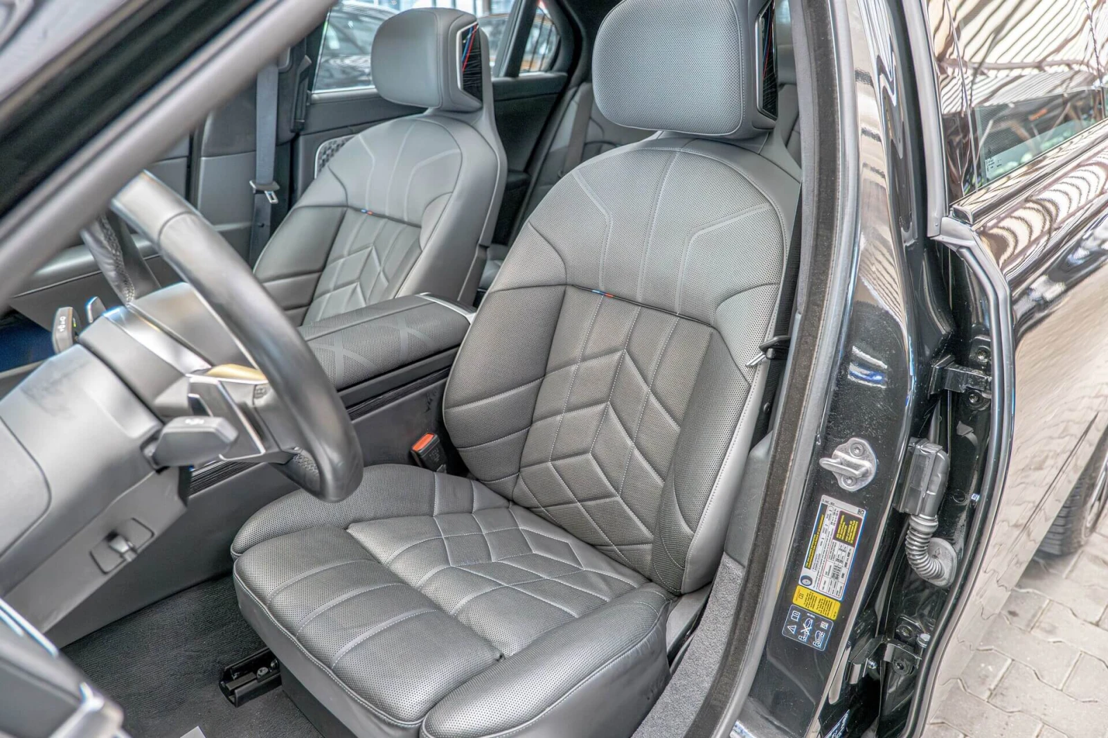 BMW 760 4.4i V8/M-Sport/Individual/Камера 360/Обдухване/Hu, снимка 11 - Автомобили и джипове - 54830905