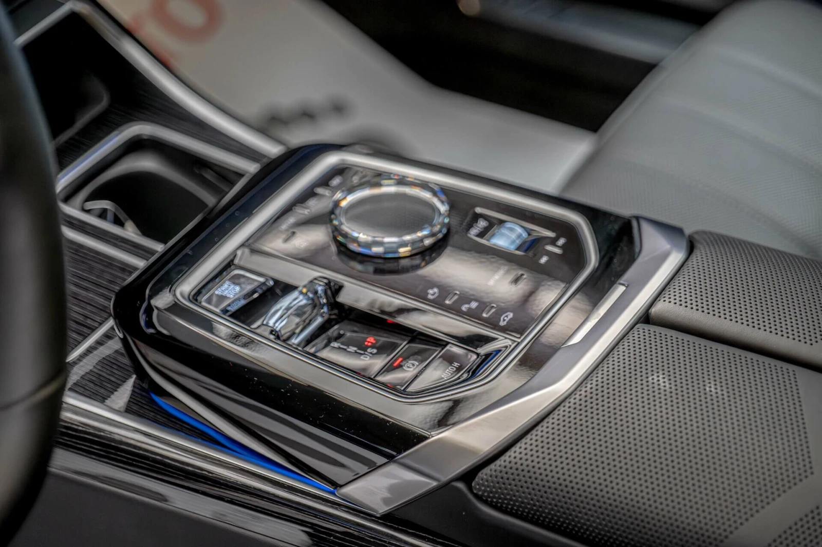 BMW 760 4.4i V8/M-Sport/Individual/Камера 360/Обдухване/Hu, снимка 12 - Автомобили и джипове - 54830905