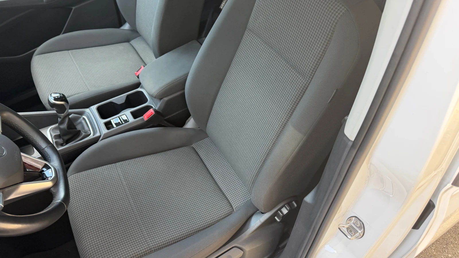 VW Caddy 2.0TDi, 4x4, ШВЕЙЦАРИЯ, ГАРАНЦИОННА, снимка 14 - Автомобили и джипове - 54971747