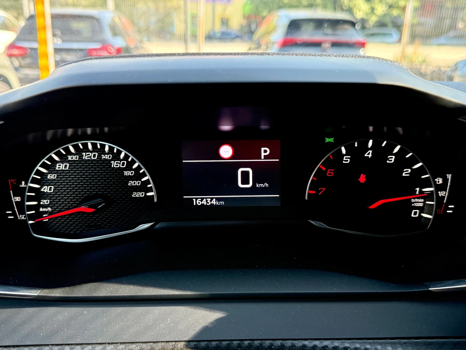 Peugeot 208 STYLE, снимка 9 - Автомобили и джипове - 55474274
