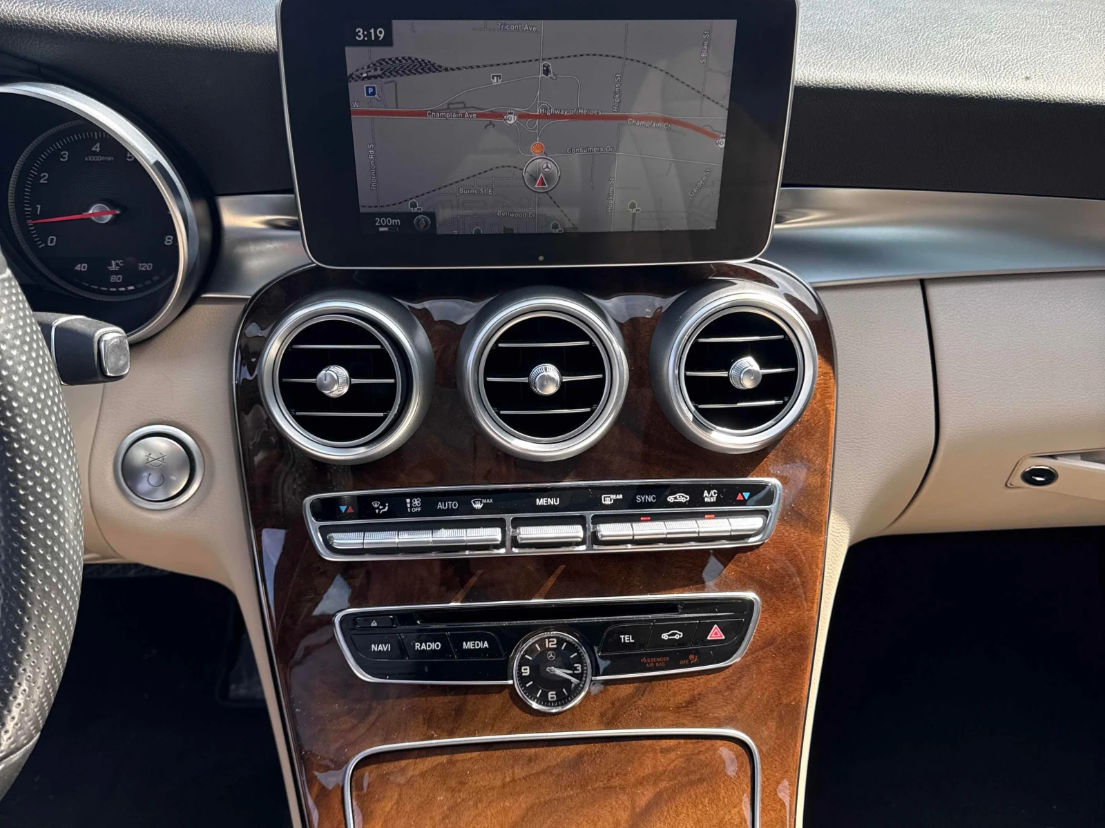 Mercedes-Benz C 300 * CARFAX * ОПЦИЯ ЗА ФИНАНСИРАНЕ, снимка 9 - Автомобили и джипове - 55827383