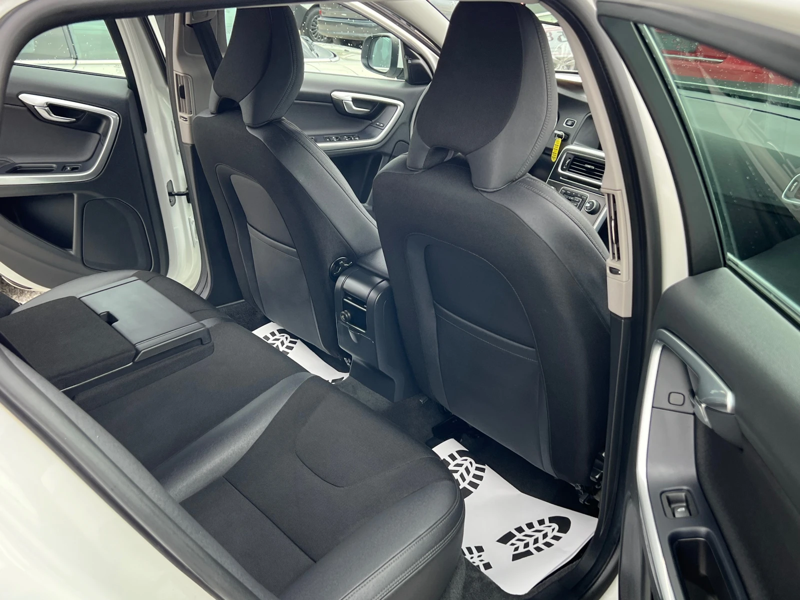 Volvo V60 ЛИЗИНГ-КОЖА-КЛИМА-ТОП СЪСТОЯНИЕ, снимка 10 - Автомобили и джипове - 56041890