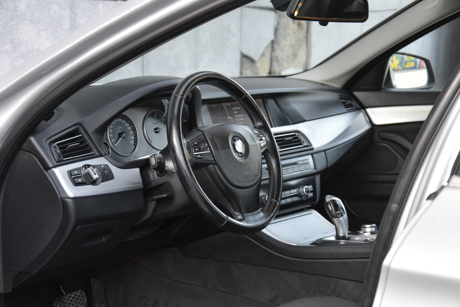 BMW 530 3.0D M PACK, снимка 11 - Автомобили и джипове - 56410564