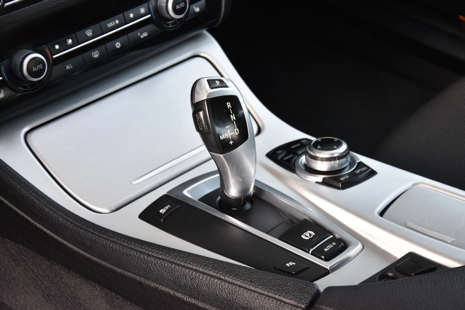 BMW 530 3.0D M PACK, снимка 15 - Автомобили и джипове - 56410564