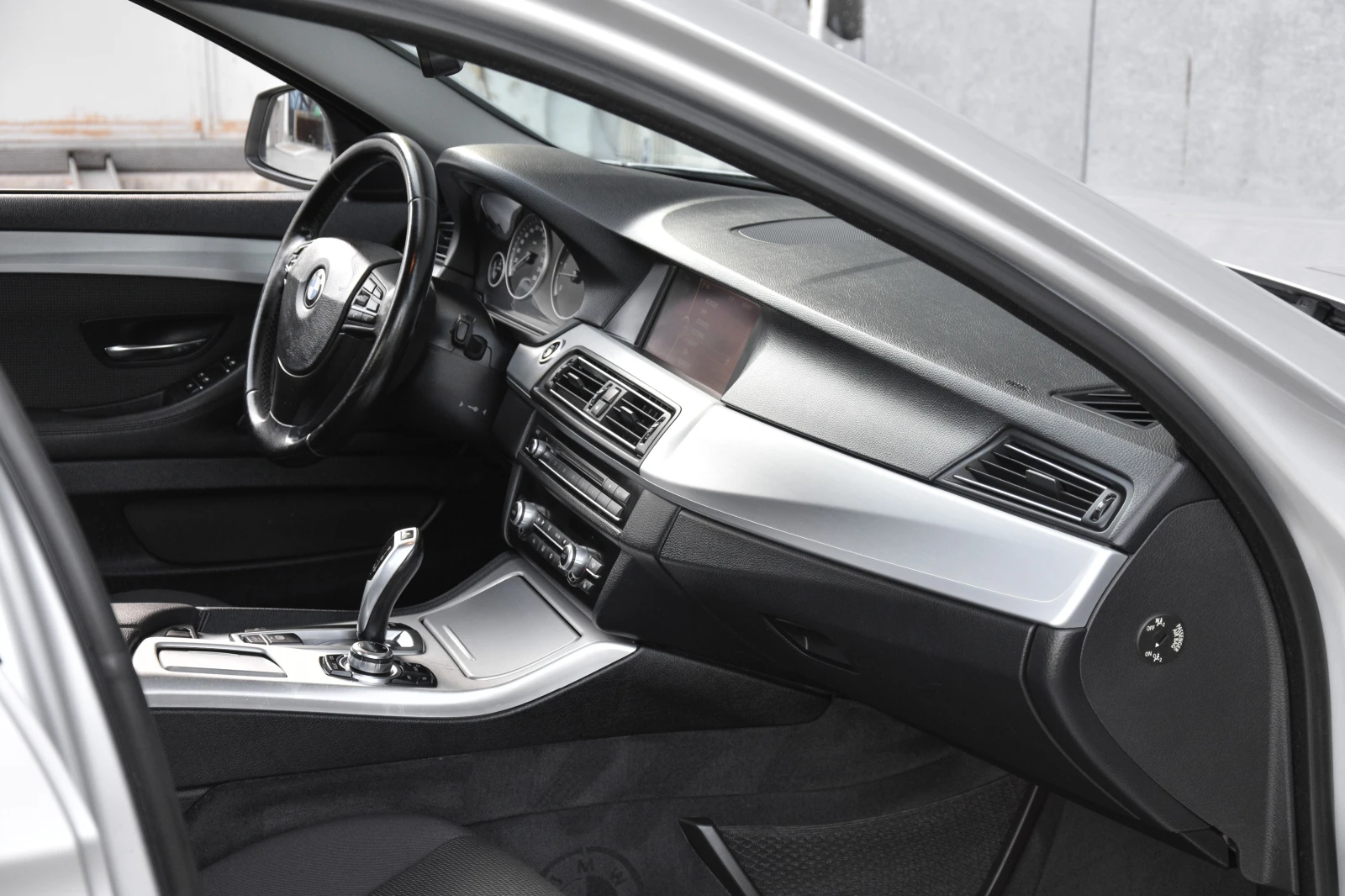BMW 530 3.0D M PACK, снимка 12 - Автомобили и джипове - 56410564