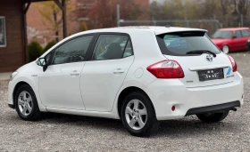 Toyota Auris 1.8 VVT-i Hybrid * Бяла перла* , снимка 4