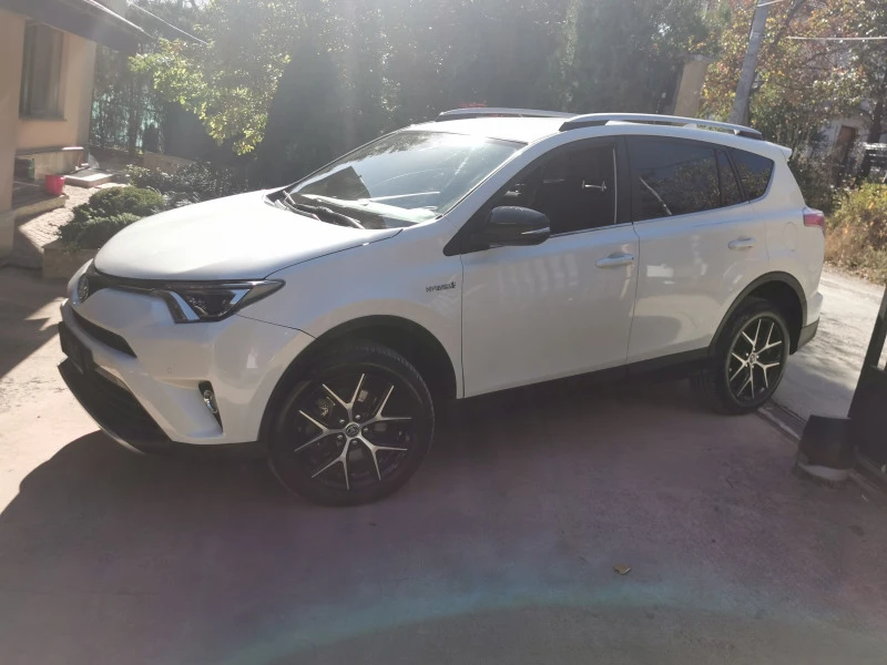 Toyota Rav4 NAVI/КОЖА/СЕРВ. КНИЖКА!, снимка 4 - Автомобили и джипове - 42777618