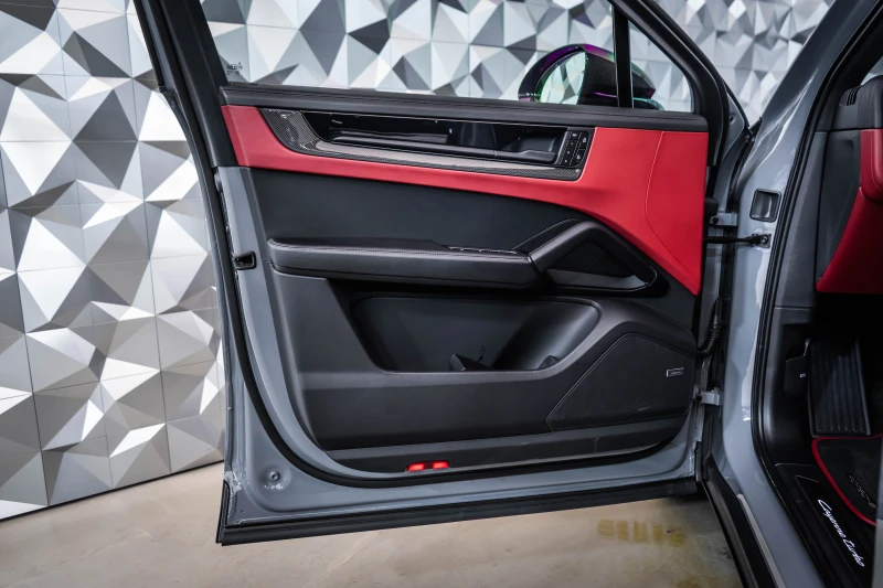 Porsche Cayenne Turbo GT E-Hybrid Couе?* Carbon* Alcantara, снимка 7 - Автомобили и джипове - 52830471