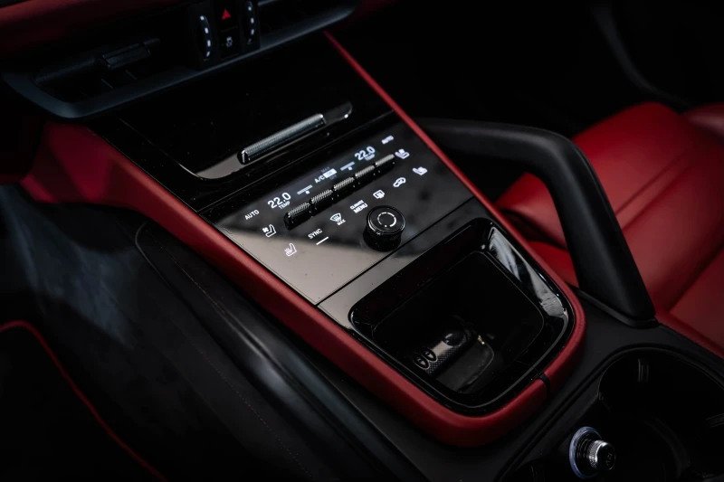 Porsche Cayenne Turbo GT E-Hybrid Couе?* Carbon* Alcantara, снимка 9 - Автомобили и джипове - 52830471