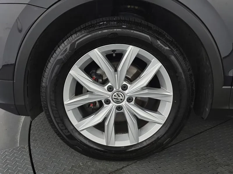 VW Tiguan 2.0 Tdi Premium, снимка 9 - Автомобили и джипове - 55610786