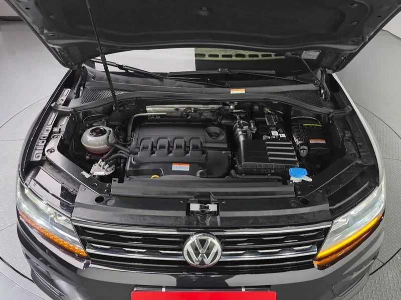 VW Tiguan 2.0 Tdi Premium, снимка 12 - Автомобили и джипове - 55610786