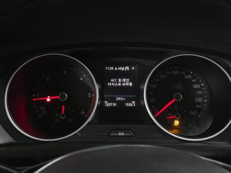 VW Tiguan 2.0 Tdi Premium, снимка 16 - Автомобили и джипове - 55610786
