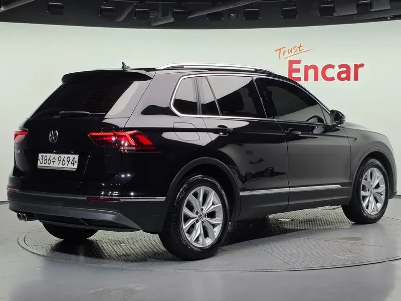 VW Tiguan 2.0 Tdi Premium, снимка 4 - Автомобили и джипове - 55610786