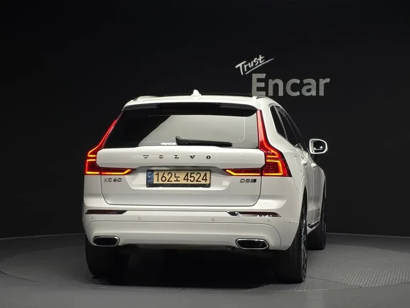 Volvo XC60 D5 Inscription, снимка 4 - Автомобили и джипове - 55738171