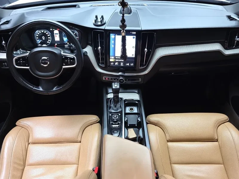 Volvo XC60 D5 Inscription, снимка 7 - Автомобили и джипове - 55738171