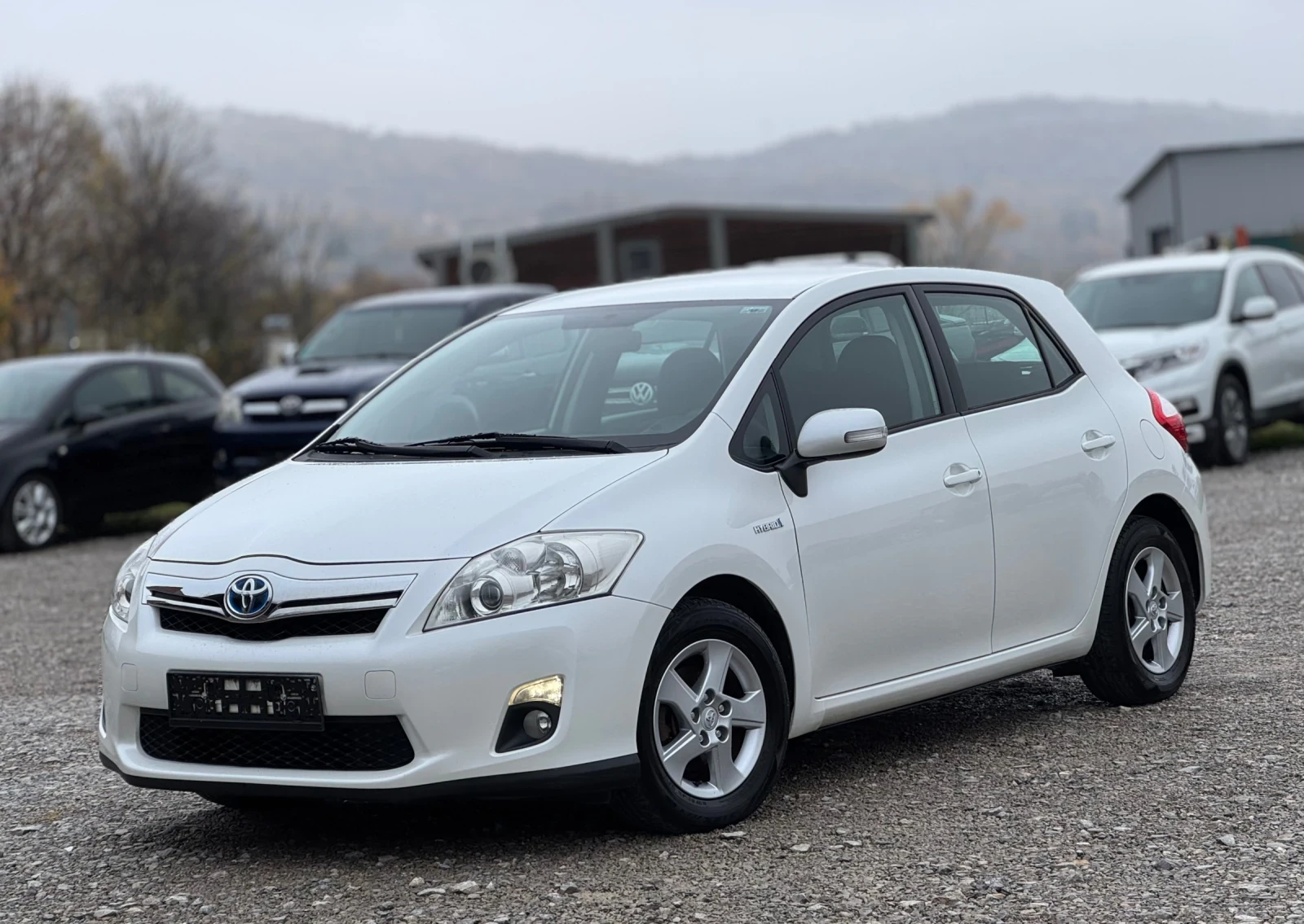 Toyota Auris 1.8 VVT-i Hybrid * Бяла перла*  - [1] 