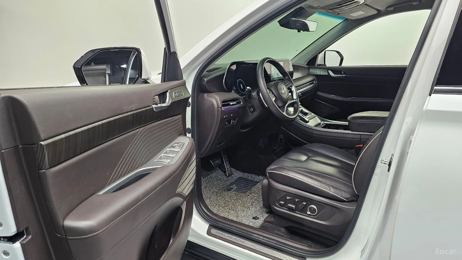 Hyundai Palisade Calligraphy* 4WD* 3.8* МАСАЖ* ОБДУХ* ДИСТРОНИК* , снимка 8 - Автомобили и джипове - 55531316
