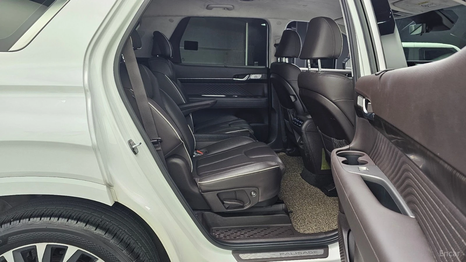 Hyundai Palisade Calligraphy* 4WD* 3.8* МАСАЖ* ОБДУХ* ДИСТРОНИК* , снимка 10 - Автомобили и джипове - 55531316