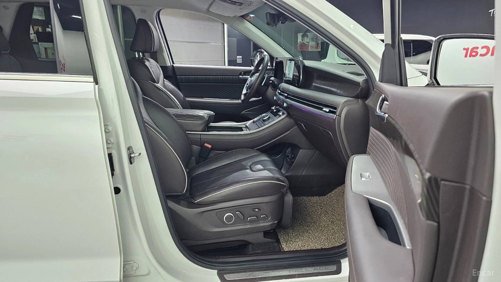 Hyundai Palisade Calligraphy* 4WD* 3.8* МАСАЖ* ОБДУХ* ДИСТРОНИК* , снимка 9 - Автомобили и джипове - 55531316