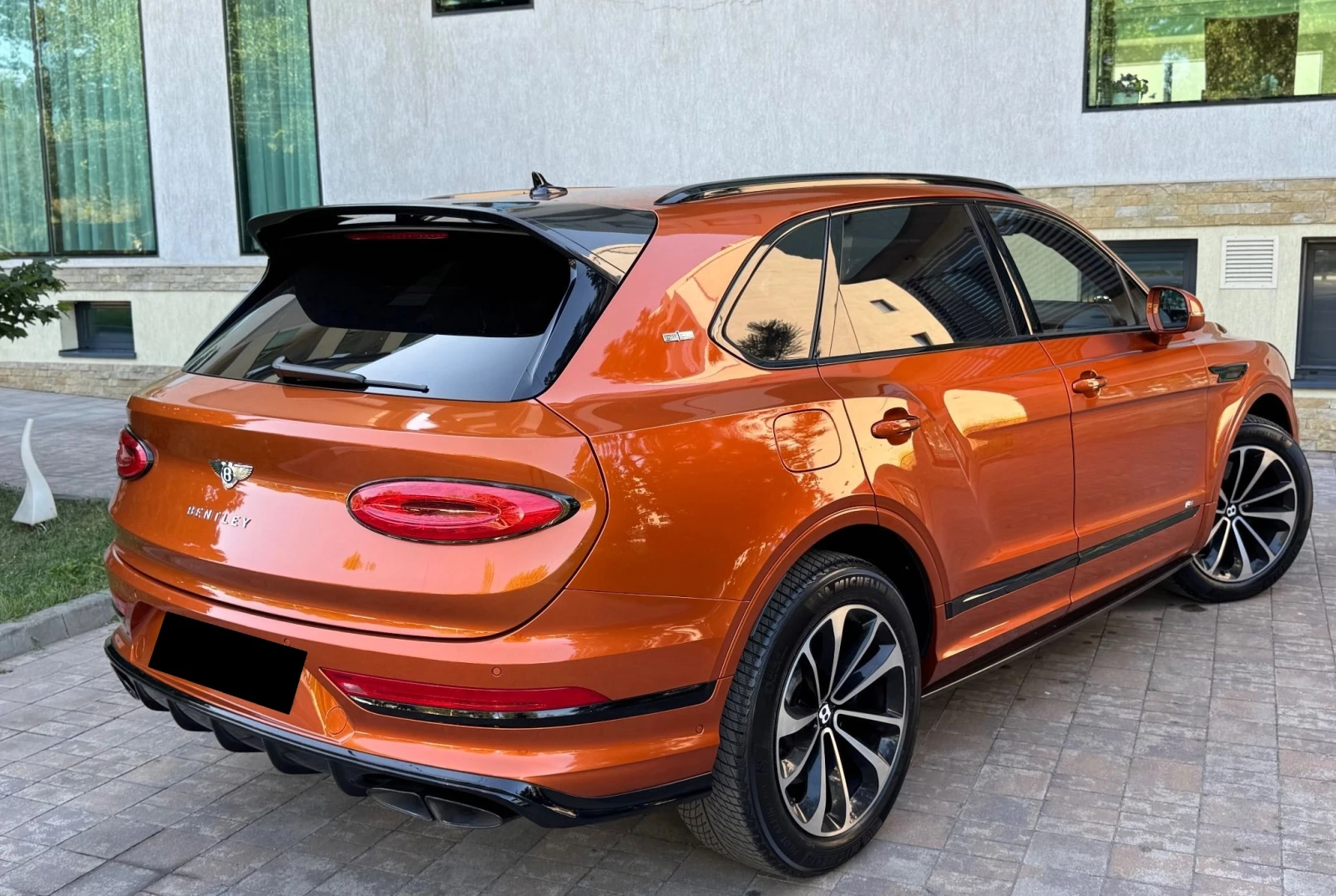 Bentley Bentayga 4.0 V8 4WD, снимка 2 - Автомобили и джипове - 56065755