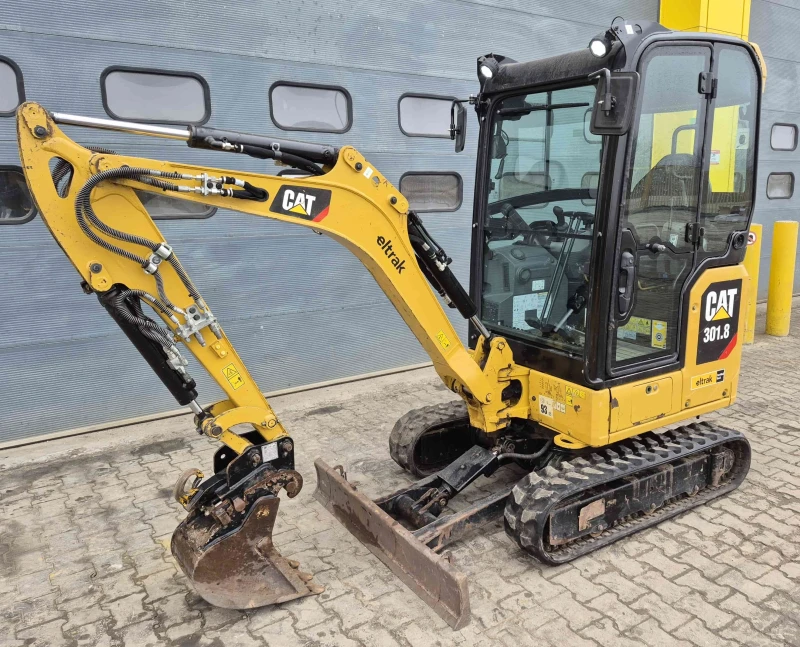 Багер Cat 301.8, снимка 2 - Индустриална техника - 52874468