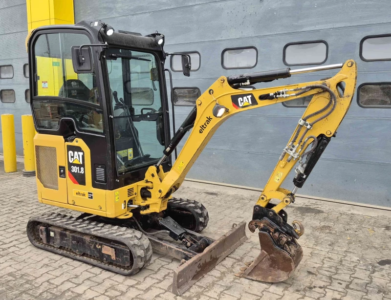 Багер Cat 301.8