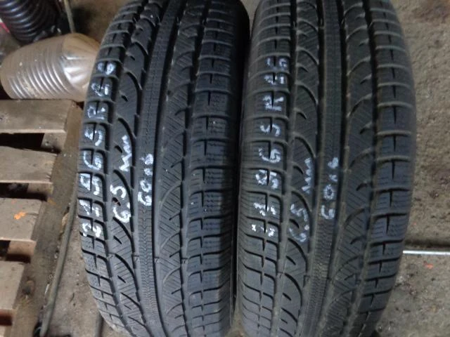 Гуми Зимни 215/65R16, снимка 2 - Гуми и джанти - 20237343