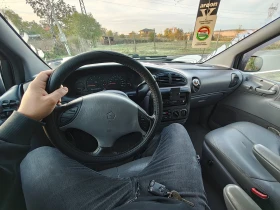 Chrysler Voyager, снимка 8 - Автомобили и джипове - 53615916