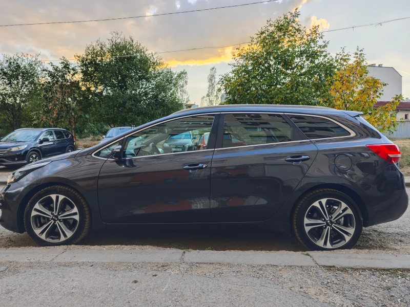 Kia Ceed SW GT Line, снимка 2 - Автомобили и джипове - 52330235