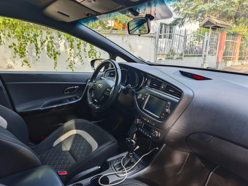 Kia Ceed SW GT Line, снимка 9 - Автомобили и джипове - 52330235