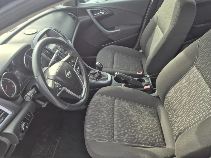 Opel Astra 1.7 CDTI, снимка 8 - Автомобили и джипове - 52371926