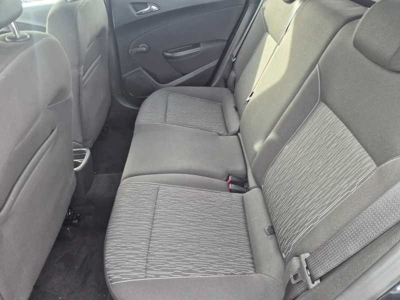 Opel Astra 1.7 CDTI, снимка 9 - Автомобили и джипове - 52371926