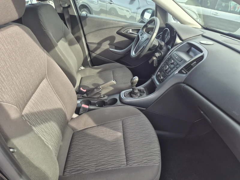 Opel Astra 1.7 CDTI, снимка 12 - Автомобили и джипове - 52371926