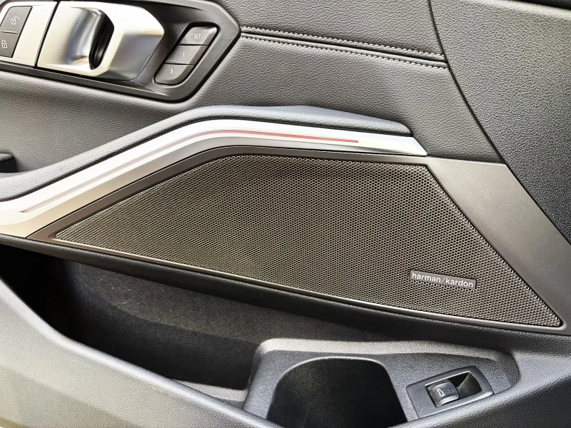 BMW 330 d/TOURING/265HP/LASER/HUD/360/H&K/MEMO/DIGI/590g, снимка 13 - Автомобили и джипове - 52402086