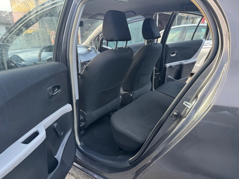 Toyota Yaris 1.3VVTI 100HP GAS 6 SKOROSTI FACELIFT KLIMA 2011G, снимка 16 - Автомобили и джипове - 52554891