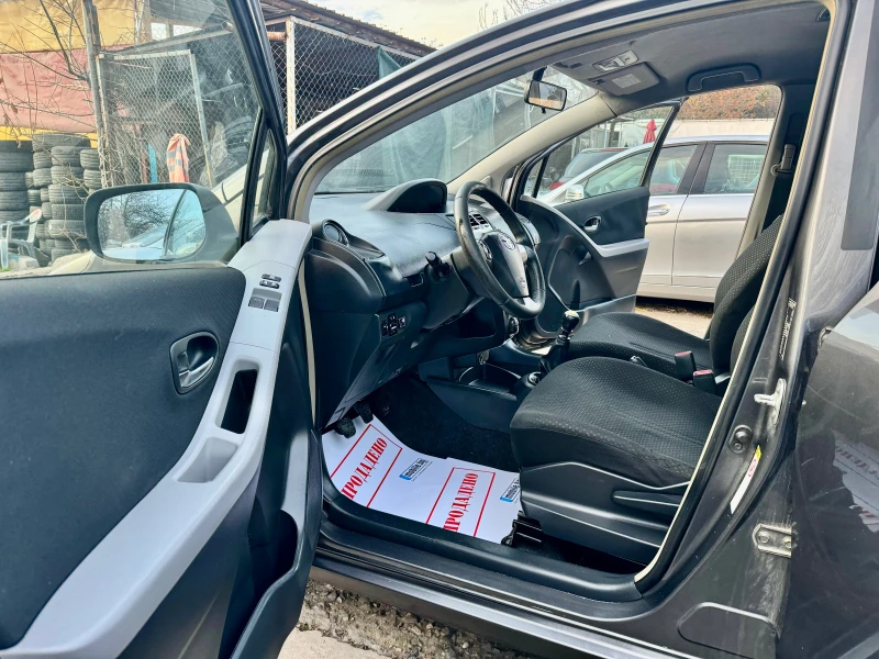 Toyota Yaris 1.3VVTI 100HP GAS 6 SKOROSTI FACELIFT KLIMA 2011G, снимка 7 - Автомобили и джипове - 52554891