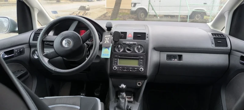VW Touran, снимка 8 - Автомобили и джипове - 52712236