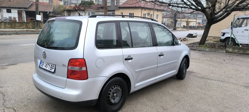 VW Touran, снимка 6 - Автомобили и джипове - 52712236