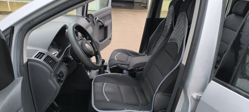 VW Touran, снимка 7 - Автомобили и джипове - 52712236