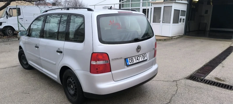 VW Touran, снимка 4 - Автомобили и джипове - 52712236