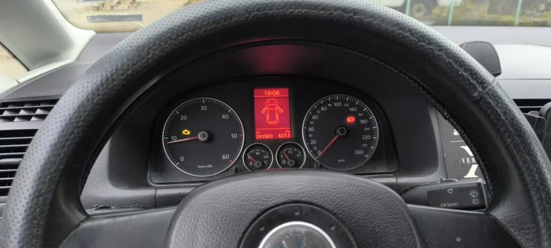 VW Touran, снимка 9 - Автомобили и джипове - 52712236