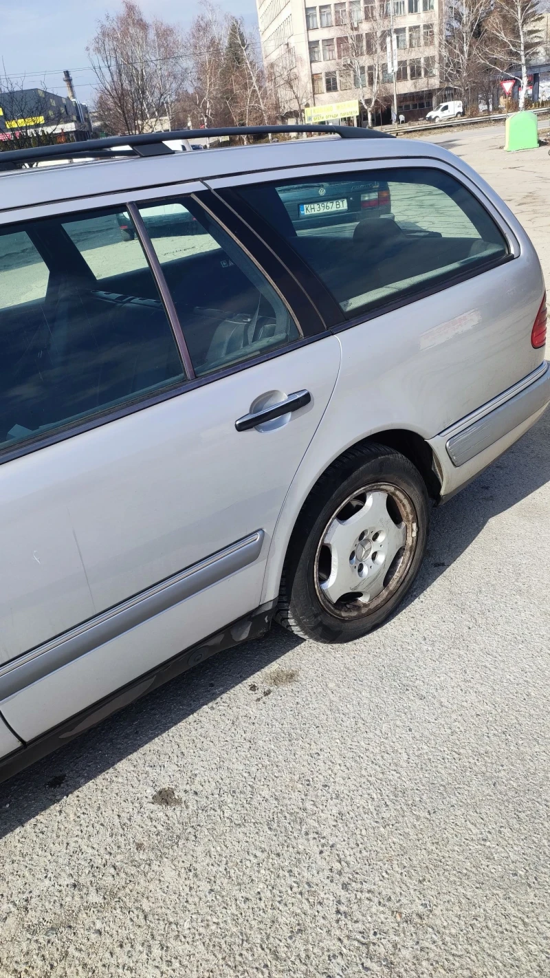 Mercedes-Benz E 300, снимка 5 - Автомобили и джипове - 53152526