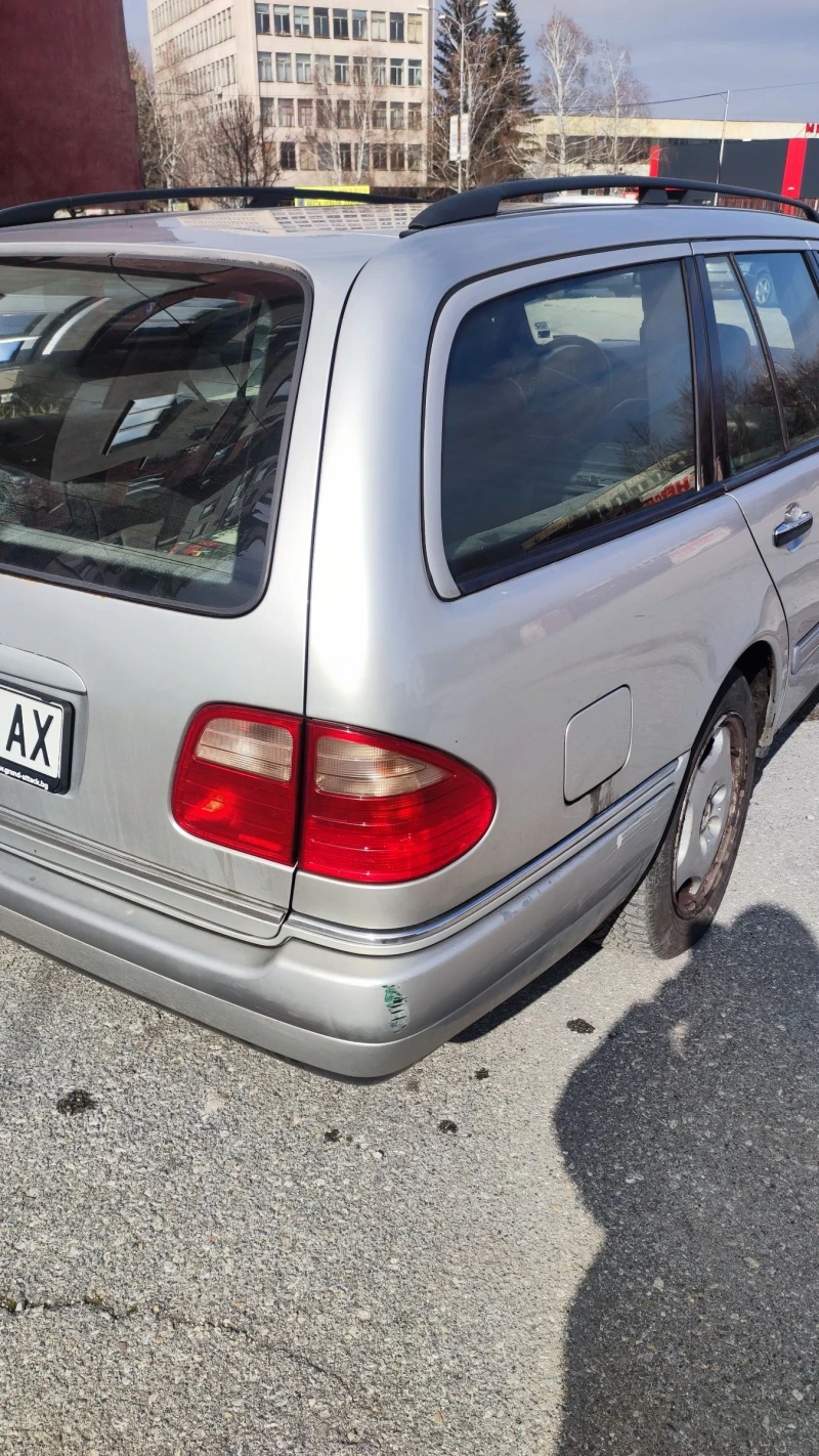 Mercedes-Benz E 300, снимка 15 - Автомобили и джипове - 53152526
