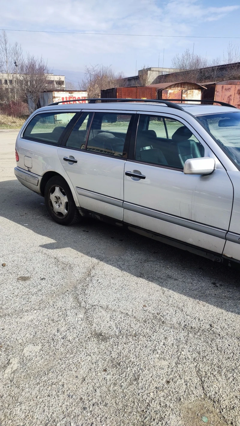 Mercedes-Benz E 300, снимка 10 - Автомобили и джипове - 53152526