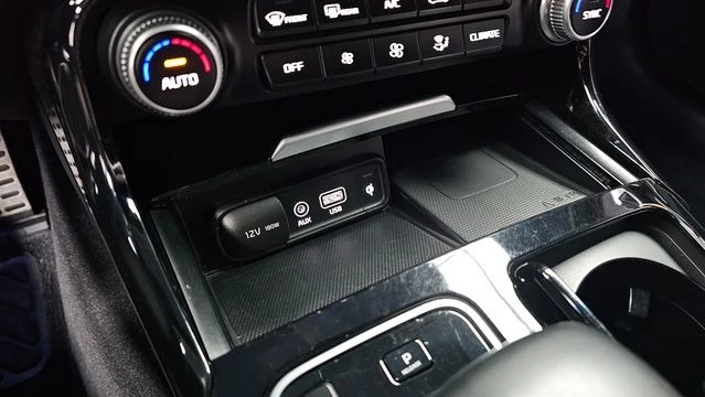 Kia Stinger 2.0 Turbo AWD Platinum (Model 2018), снимка 6 - Автомобили и джипове - 55656157