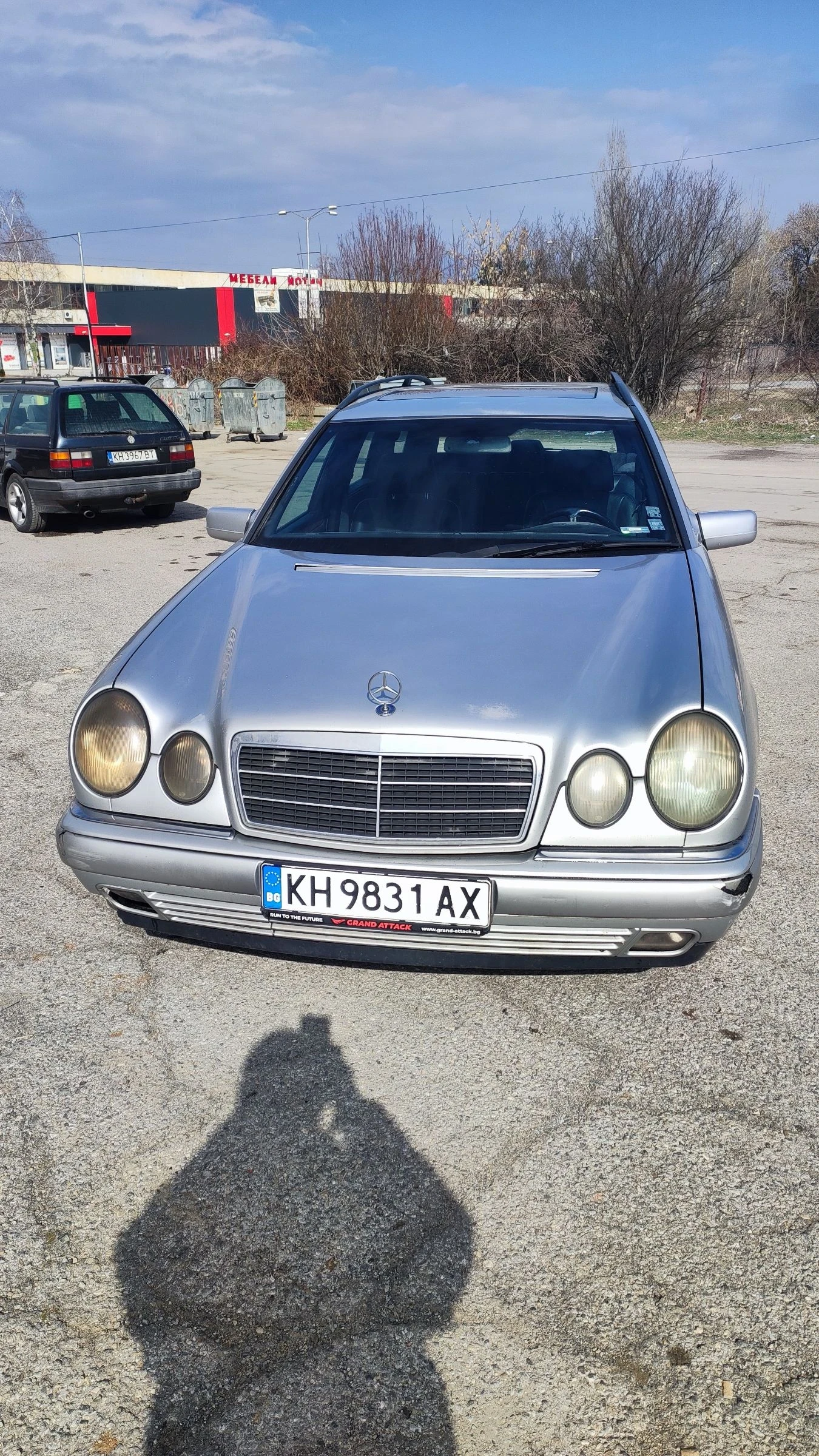 Mercedes-Benz E 300, снимка 1